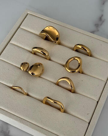 Bold Ring Set — Minimal design with maximum elegance.